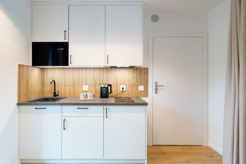 Comfort Bungalow, Garden View | Private kitchen | Fridge, microwave, stovetop, cookware/dishes/utensils