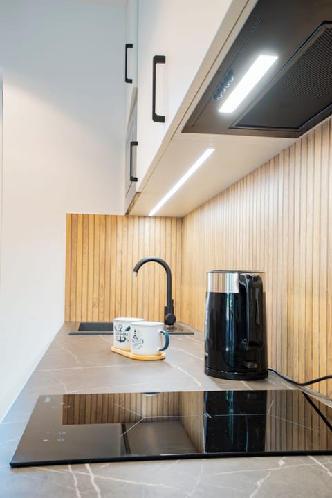 Comfort Bungalow, Garden View | Private kitchen | Fridge, microwave, stovetop, cookware/dishes/utensils