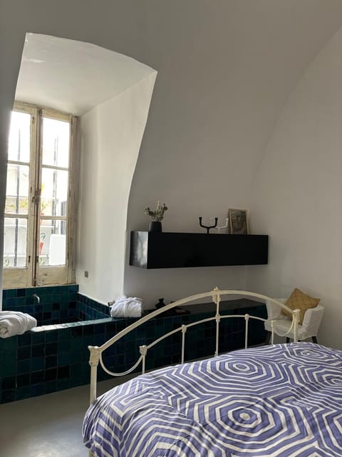 Exclusive Suite | Desk, laptop workspace, blackout drapes, soundproofing