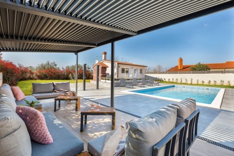 Villa | Pool | Indoor pool, outdoor pool