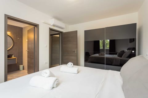 House | 4 bedrooms, iron/ironing board