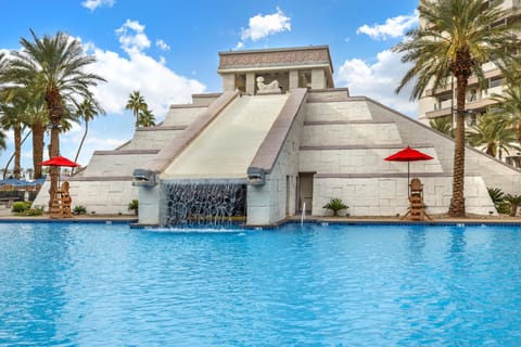 2 outdoor pools