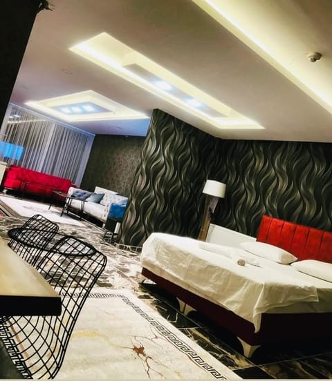 Standard Quadruple Room | Desk, WiFi (free), bed sheets