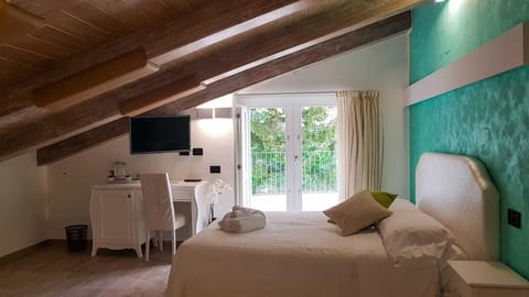 Junior Suite, City View | In-room safe, blackout drapes, iron/ironing board, free WiFi