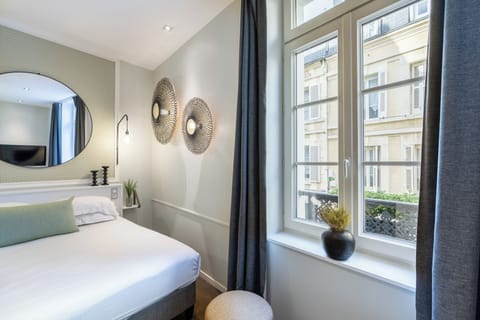 Superior Room, 1 King Bed | Premium bedding, in-room safe, desk, soundproofing