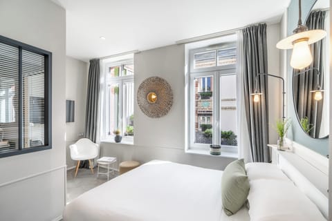 Superior Room, 1 King Bed | Premium bedding, in-room safe, desk, soundproofing