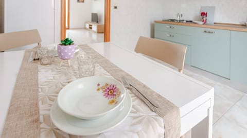 Apartment, 2 Bedrooms, Accessible, Balcony | Dining room