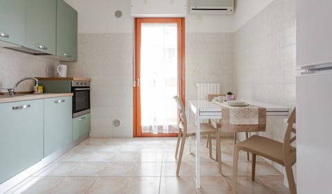 Apartment, 2 Bedrooms, Accessible, Balcony | Interior