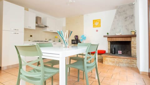 House, 2 Bedrooms, Balcony, Garden View | Dining room