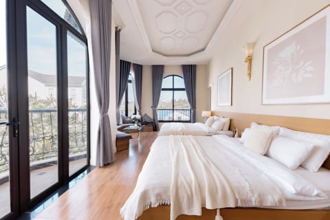 Deluxe Quadruple Room, Balcony | Soundproofing, free WiFi