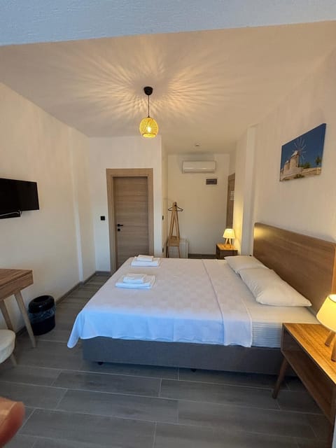 Deluxe Double Room, Garden View (1) | Free minibar, individually decorated, blackout drapes, free WiFi