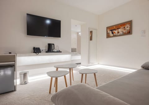 Family Suite, 1 Double Bed with Sofa bed, City View | Living area