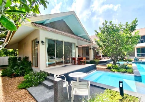 Deluxe Room, 1 Bedroom, Pool View, Ground Floor | Desk, laptop workspace, free WiFi, bed sheets
