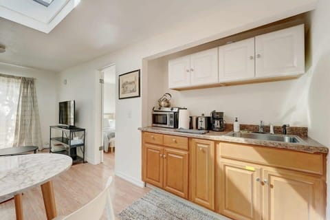 House (1 Bedroom) | Private kitchenette | Microwave, espresso maker, coffee/tea maker, electric kettle