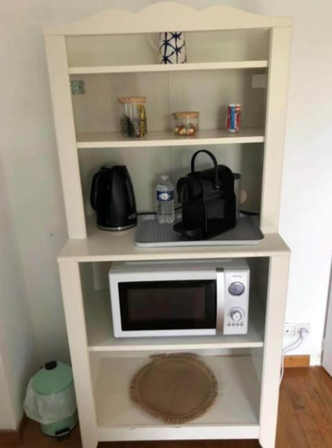 Family Room, Garden View | Iron/ironing board, free cribs/infant beds, free WiFi, bed sheets