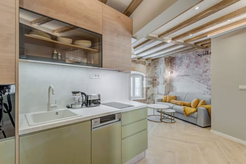 Deluxe Suite, sea view | Private kitchen