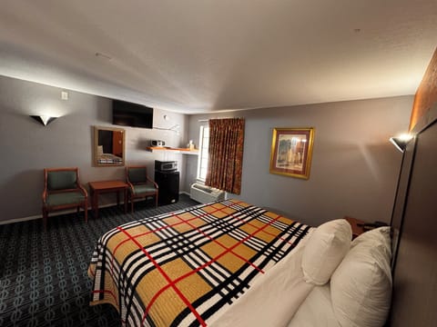Basic Single Room | WiFi (free), individually furnished, bed sheets