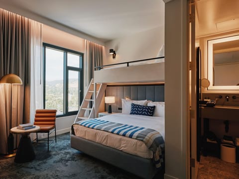 Room (Flatiron Bunk) | Premium bedding, minibar, in-room safe, desk