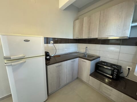 Classic Apartment, Courtyard View | Private kitchen | Fridge, stovetop, cookware/dishes/utensils