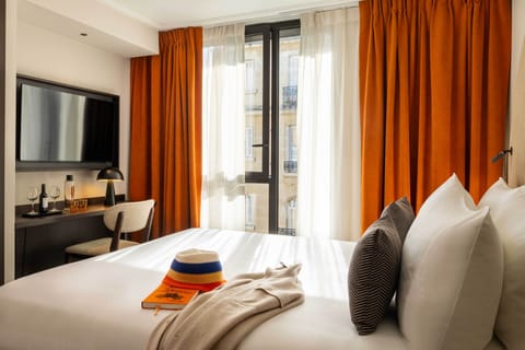 Comfort Double Room | In-room safe, desk, soundproofing, free WiFi