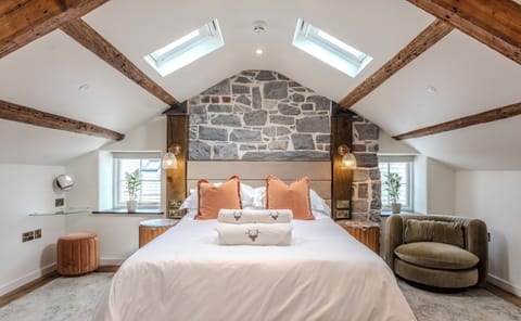 Luxury Double Room, 1 Double Bed | Premium bedding, minibar, in-room safe, blackout drapes