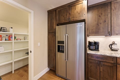 House, 5 Bedrooms | Interior