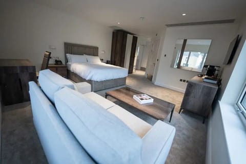 Double Room | In-room safe, desk, blackout drapes, free WiFi