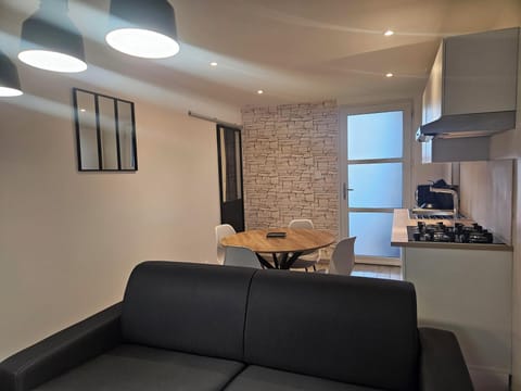 Apartment, 1 Bedroom, Kitchen | Living area