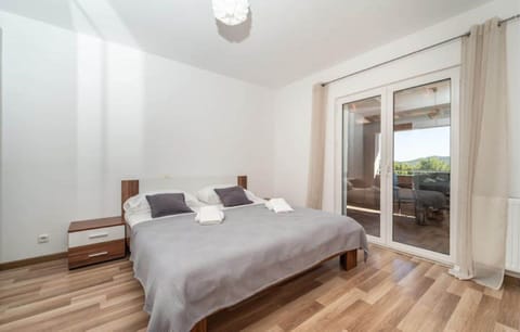 Apartment (Three Bedroom with Balcony Sweet Apar) | 3 bedrooms