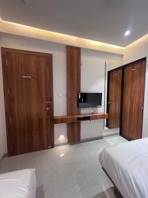 Egyptian cotton sheets, premium bedding, Select Comfort beds, free WiFi