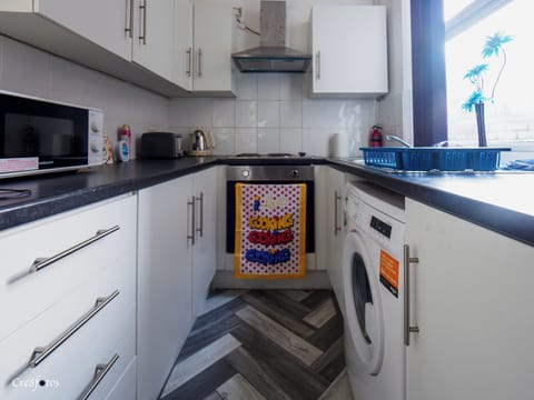 Fridge, microwave, oven