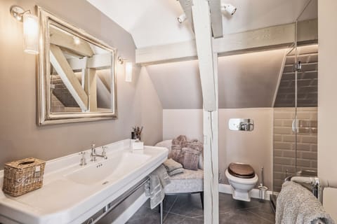 Signature Double Room | Bathroom | Shower, rainfall showerhead, designer toiletries, hair dryer