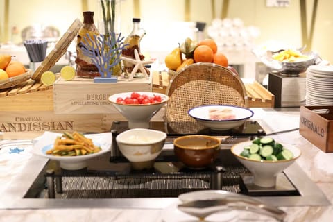 Daily buffet breakfast for a fee