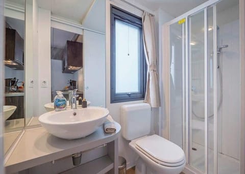 Premium Mobile Home, 3 Bedrooms | Bathroom