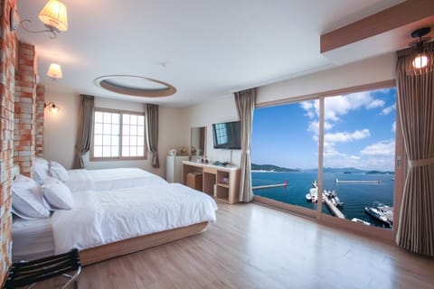 Deluxe Triple | Free WiFi, bed sheets