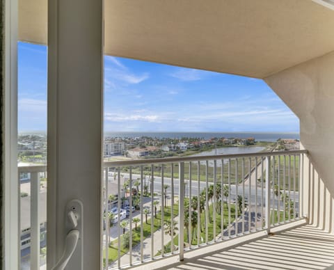 Exclusive Apartment, 3 Bedrooms, Balcony, Bay View | Balcony