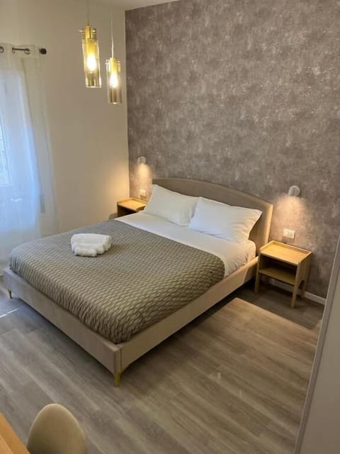 Deluxe Double or Twin Room | Desk, blackout drapes, soundproofing, iron/ironing board