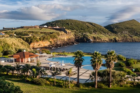 Indoor pool, seasonal outdoor pool, sun loungers