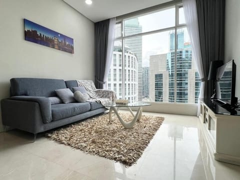 Family Apartment, 2 Bedrooms, Air conditioning, City View | Living area