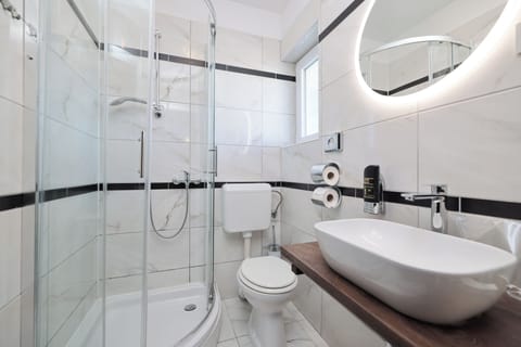 Classic Room, 1 Bedroom, Partial Sea View | Bathroom | Shower, hair dryer, towels, soap