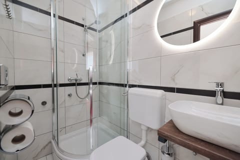 Classic Double Room, Balcony, Sea View | Bathroom | Shower, hair dryer, towels, soap