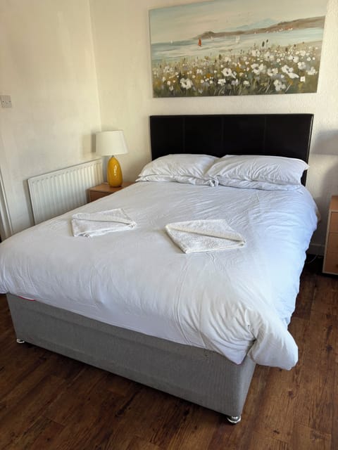 Standard Double or Twin Room, Ensuite | Laptop workspace, free WiFi