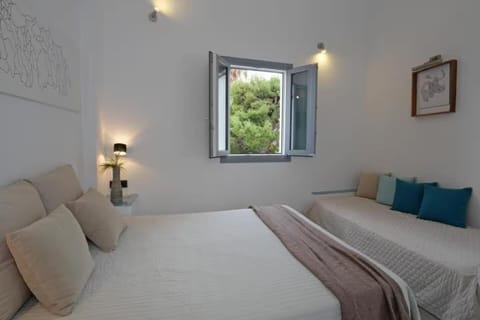 Superior Triple Room | In-room safe, free WiFi, bed sheets