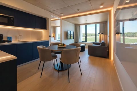 Coffee/tea maker, highchair