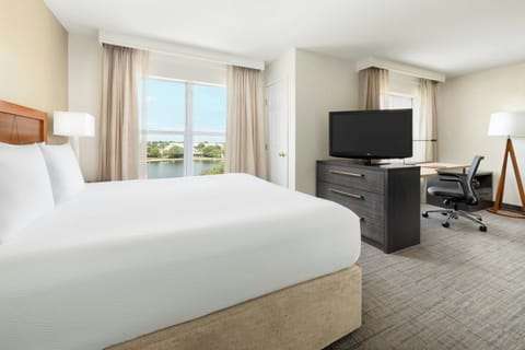 Premium bedding, desk, iron/ironing board, free cribs/infant beds