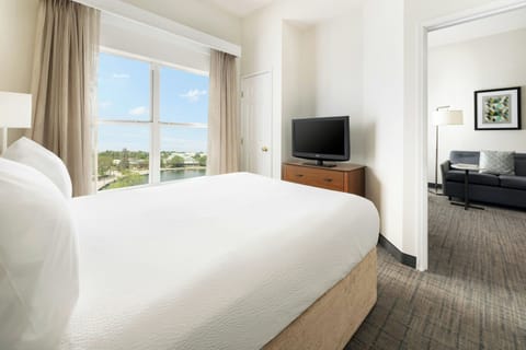 Premium bedding, desk, iron/ironing board, free cribs/infant beds