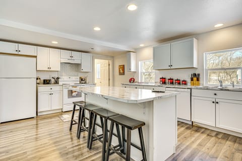 House (4 Bedrooms) | Interior