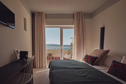 Double Room, Balcony, Sea View | Desk, laptop workspace, soundproofing, iron/ironing board