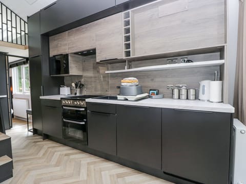 Cottage | Private kitchen | Cookware/dishes/utensils