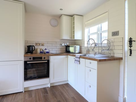 Cookware/dishes/utensils